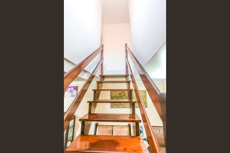 Escada de casa à venda com 5 quartos, 200m² em Jardim Ester, São Paulo