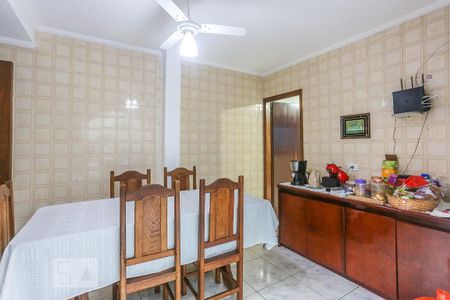Casa à venda com 200m², 5 quartos e 2 vagas Casa à venda com 200m², 5 quartos e 2 vagasCopa