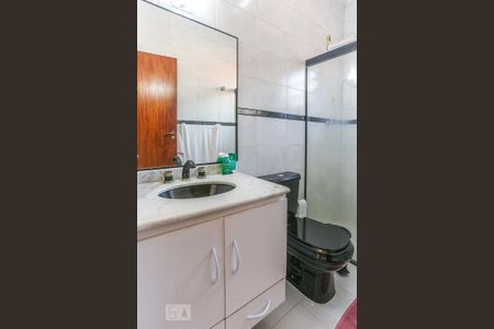 Casa à venda com 200m², 5 quartos e 2 vagas Casa à venda com 200m², 5 quartos e 2 vagasBanheiro Suite