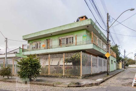 Casa à venda com 270m², 4 quartos e 3 vagas Casa à venda com 270m², 4 quartos e 3 vagasFachada