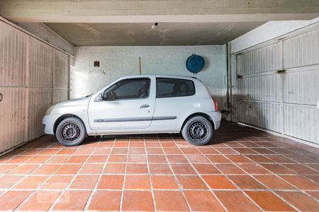 Casa à venda com 270m², 4 quartos e 3 vagas Casa à venda com 270m², 4 quartos e 3 vagasGaragem