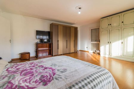 Casa à venda com 270m², 4 quartos e 3 vagas Casa à venda com 270m², 4 quartos e 3 vagasDormitório4