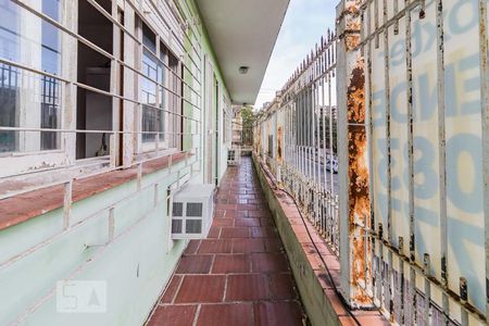 Casa à venda com 270m², 4 quartos e 3 vagas Casa à venda com 270m², 4 quartos e 3 vagasSacada