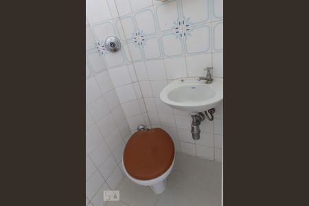 Apartamento à venda com 62m², 2 quartos e 1 vaga Apartamento à venda com 62m², 2 quartos e 1 vagaBanheiro da Área de Serviço