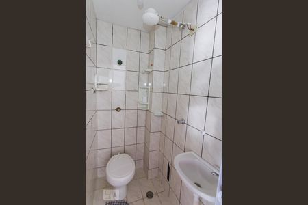 Banheiro de apartamento para alugar com 1 quarto, 24m² em Asa Norte, Brasília