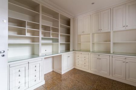 Casa à venda com 375m², 5 quartos e 3 vagasEscritório