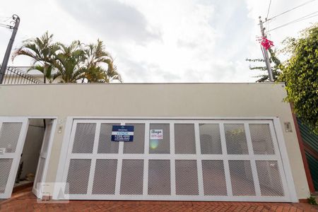 Casa à venda com 375m², 5 quartos e 3 vagasFachada