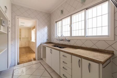 Casa à venda com 375m², 5 quartos e 3 vagasCozinha