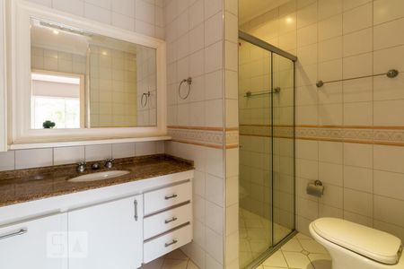 Casa à venda com 375m², 5 quartos e 3 vagasBanheiro Suite 1