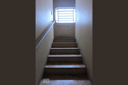 Casa à venda com 150m², 4 quartos e 2 vagasEscadas