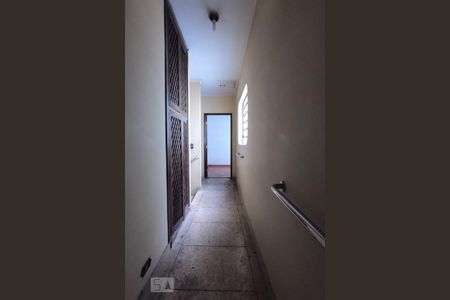 Casa à venda com 150m², 4 quartos e 2 vagasCorredor
