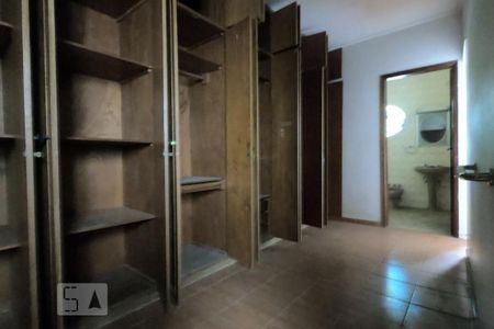 Casa à venda com 150m², 4 quartos e 2 vagasSuíte