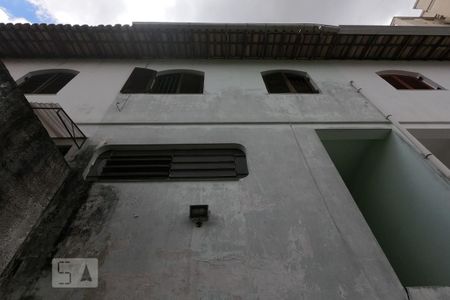 Casa à venda com 150m², 4 quartos e 2 vagasFachada Fundos