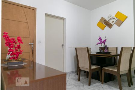 Sala de Apartamento com 2 quartos, 84m² Macedo