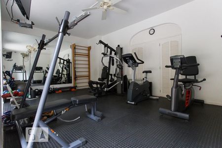 Apartamento à venda com 220m², 3 quartos e 2 vagasAcademia