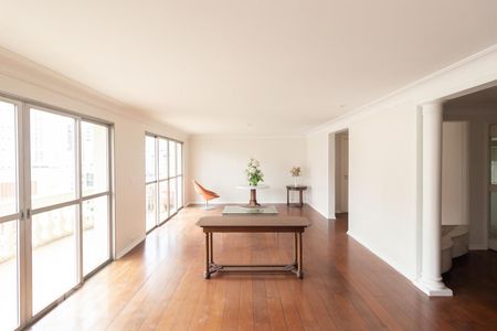 Apartamento à venda com 220m², 3 quartos e 2 vagasSala