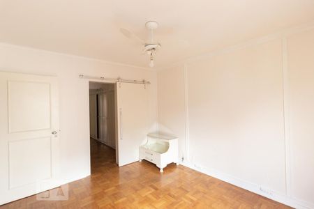 Apartamento à venda com 220m², 3 quartos e 2 vagasSuíte