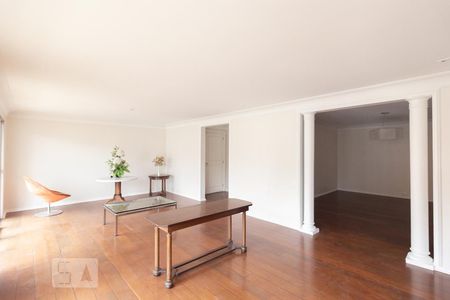 Apartamento à venda com 220m², 3 quartos e 2 vagasSala