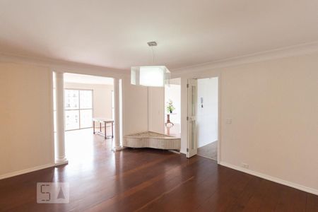 Apartamento à venda com 220m², 3 quartos e 2 vagasSala