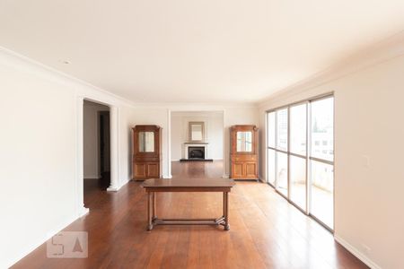 Apartamento à venda com 220m², 3 quartos e 2 vagasSala