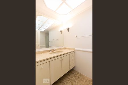 Apartamento à venda com 220m², 3 quartos e 2 vagasBanheiro