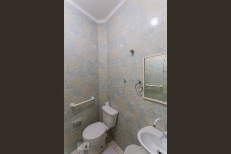 Casa para alugar com 165m², 3 quartos e 2 vagas Casa para alugar com 165m², 3 quartos e 2 vagasBanheiro de Serviço