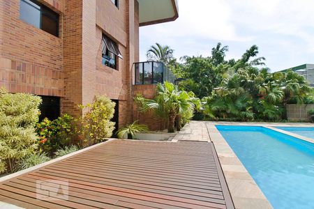 Apartamento à venda com 317m², 4 quartos e 5 vagasÁrea comum - Piscina