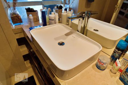 Apartamento à venda com 317m², 4 quartos e 5 vagasBanheiro da Suíte 1