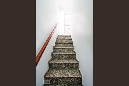 Escada de casa para alugar com 3 quartos, 209m² em Vila Palmares, São Bernardo do Campo