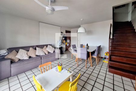 Sala de casa de condomínio para alugar com 3 quartos, 140m² em Camboinhas, Niterói