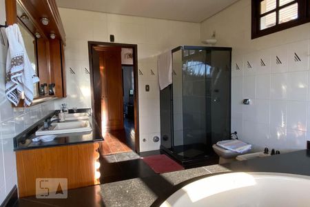 Casa à venda com 560m², 6 quartos e 5 vagasBanheiro da Suíte 1