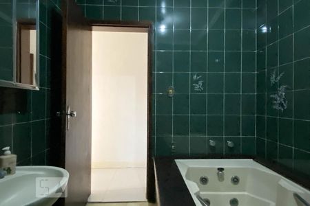 Casa à venda com 560m², 6 quartos e 5 vagasBanheiro 3