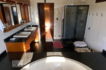 Casa à venda com 560m², 6 quartos e 5 vagasBanheiro da Suíte 1