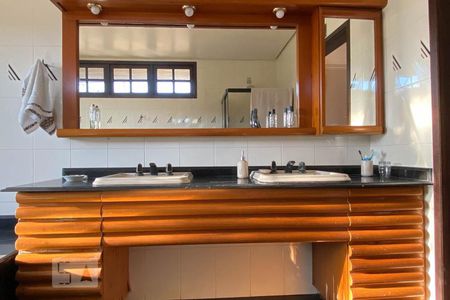 Casa à venda com 560m², 6 quartos e 5 vagasBanheiro da Suíte 1