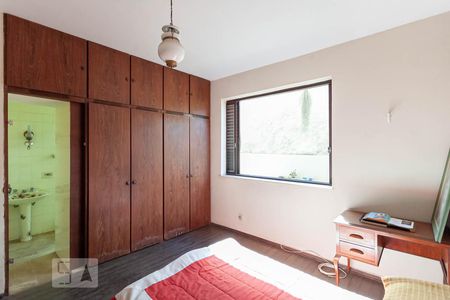 Casa à venda com 400m², 5 quartos e 2 vagasSuíte 1