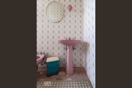 Casa à venda com 400m², 5 quartos e 2 vagasBanheiro da suíte 2