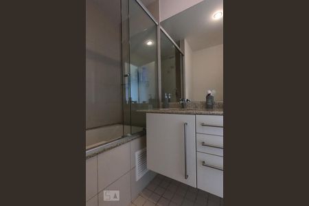 Apartamento à venda com 85m², 1 quarto e 2 vagasBanheiro da Suíte