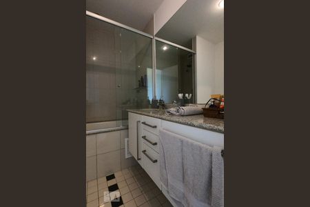 Apartamento à venda com 85m², 1 quarto e 2 vagasBanheiro da Suíte