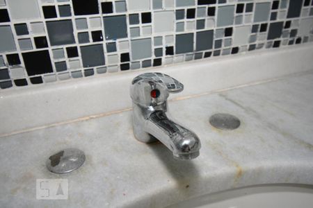 Apartamento à venda com 80m², 2 quartos e 1 vagaBanheiro - Torneira