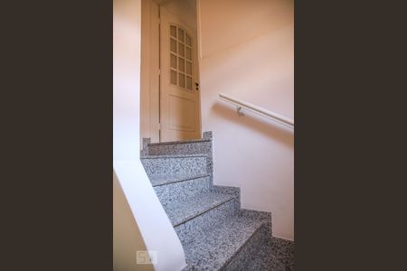 Escada de casa à venda com 5 quartos, 221m² em Santa Maria, São Caetano do Sul