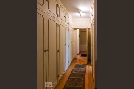 Corredor de apartamento à venda com 3 quartos, 150m² em Jardim Paulista, São Paulo