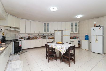 Casa à venda com 560m², 6 quartos e 6 vagas Casa à venda com 560m², 6 quartos e 6 vagasCozinha