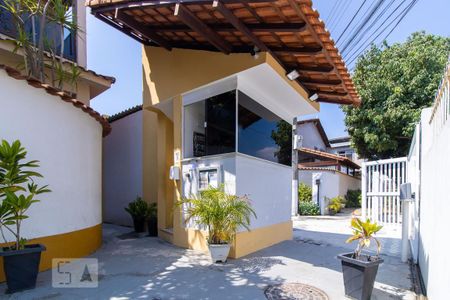 Casa de condomínio à venda com 80m², 2 quartos e 2 vagasPortaria