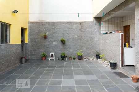 Casa à venda com 210m², 3 quartos e 2 vagasQuintal