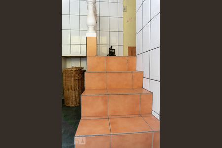 Casa à venda com 210m², 3 quartos e 2 vagasEscadas