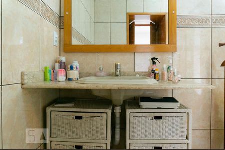 Casa à venda com 210m², 3 quartos e 2 vagasBanheiro da Suíte 1