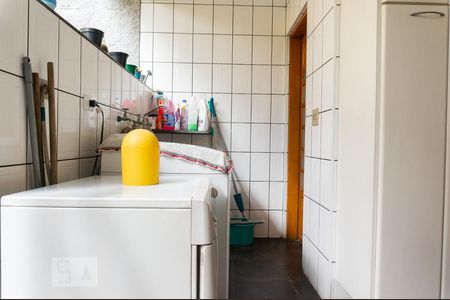 Casa à venda com 210m², 3 quartos e 2 vagasÁrea de Serviço