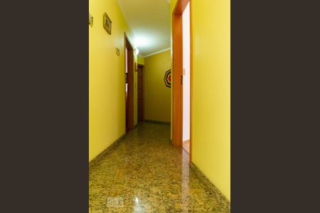 Casa à venda com 210m², 3 quartos e 2 vagasCorredor