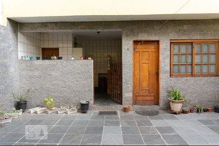 Casa à venda com 210m², 3 quartos e 2 vagasQuintal