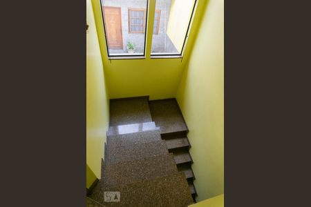 Casa à venda com 210m², 3 quartos e 2 vagasEscadas